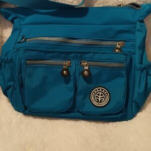 Trendy Turquoise Blue Crossbody Bag with Multiple Pockets (NWOT)
